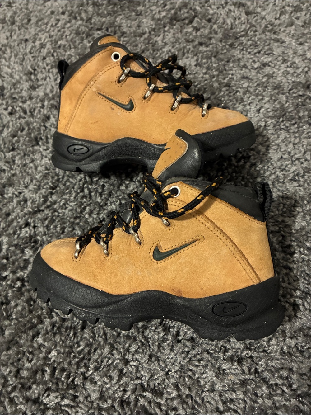 Vintage Nike acg boots